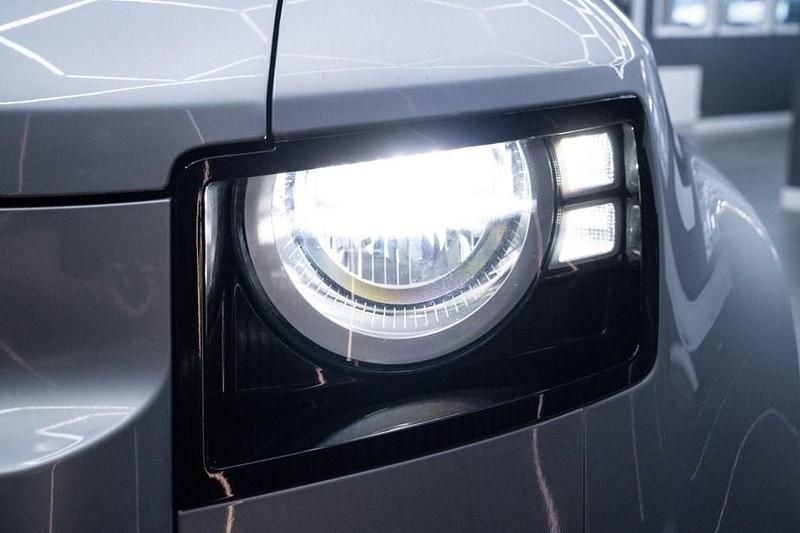 Used Land Rover Defender Dynamic 250 HP (183 kW) 2021 Silver SUV