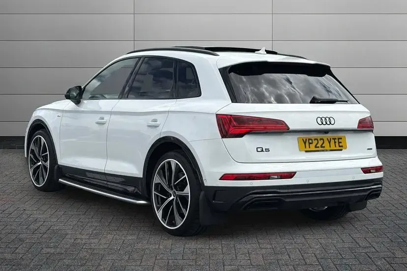 Used Audi Q5 Advanced 204 HP (150 kW) 2022 Ibis white SUV