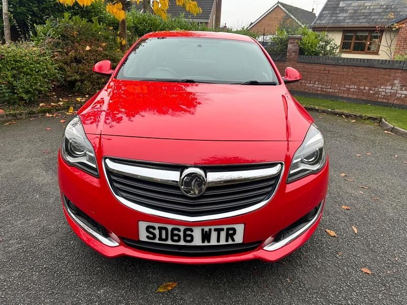 Used Vauxhall Insignia SRi 134 HP (98 kW) 2016 Red Hatchback