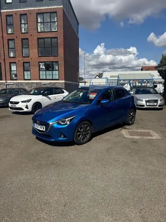 Used Mazda 2 Inclusive 115 HP (84 kW) 2017 Blue Hatchback