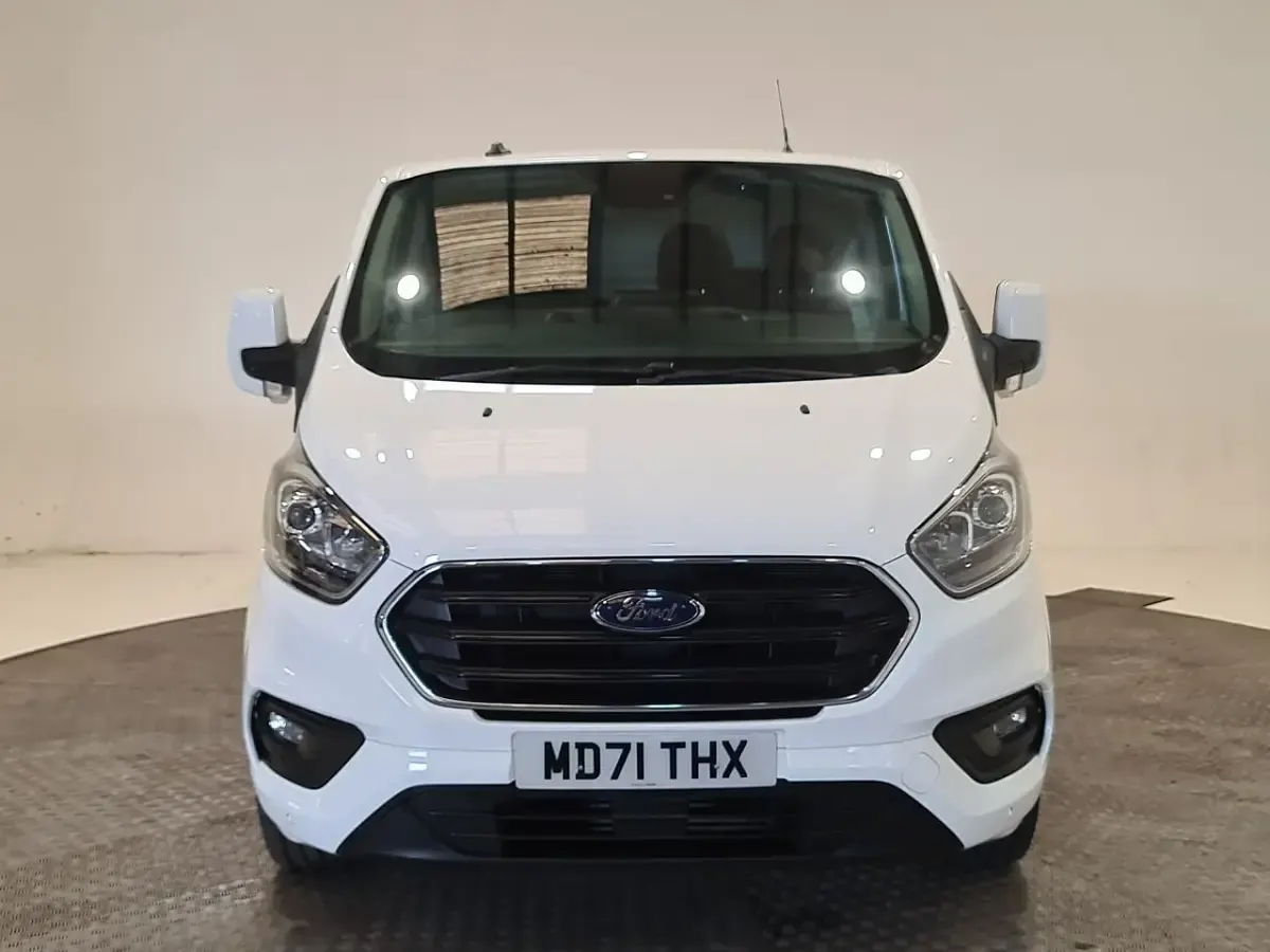 Used Ford Transit Custom Limited 130 HP (95 kW) 2022 White Van