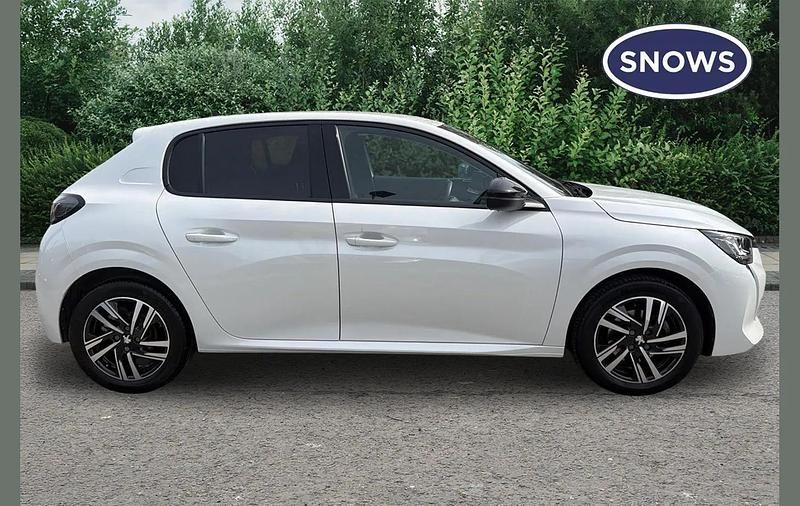 Used Peugeot 208 Allure+ 101 HP (74 kW) 2023 White Hatchback