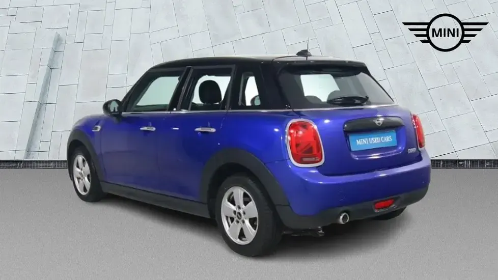 Used Mini Cooper Classic 134 HP (98 kW) 2019 Blue Hatchback