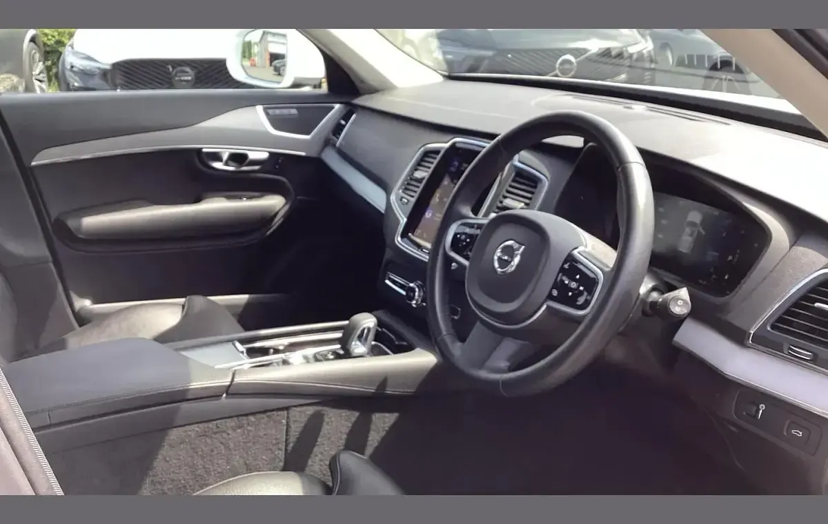 Used Volvo XC90 Momentum 232 HP (170 kW) 2021 White SUV