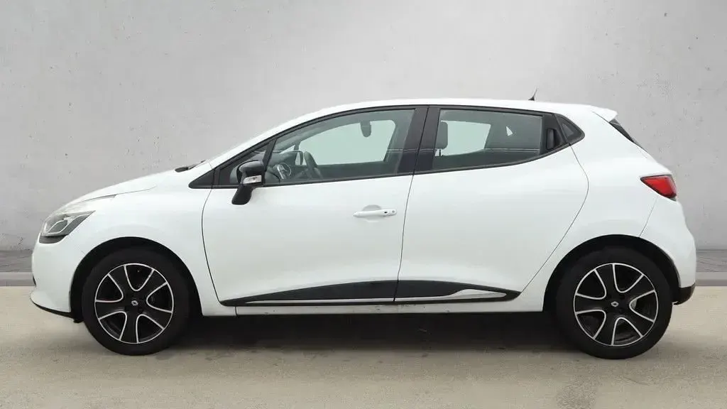 Used Renault Clio Dynamique 75 HP (55 kW) 2015 White Hatchback