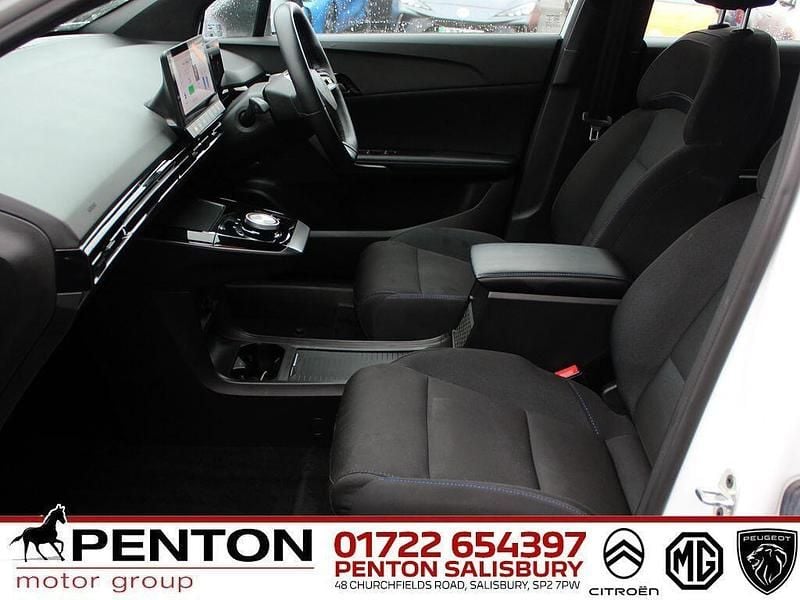 Used MG MG4 EV SE 50 kW (69 HP) 2023 White Hatchback