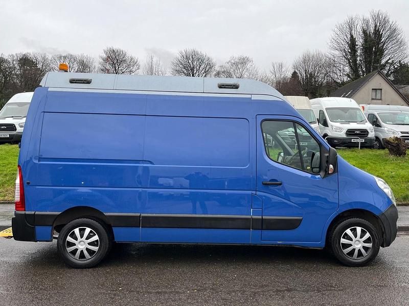 Second-hand Vauxhall Movano 145 CP (106 kW) 2018 Albastru Monovolum