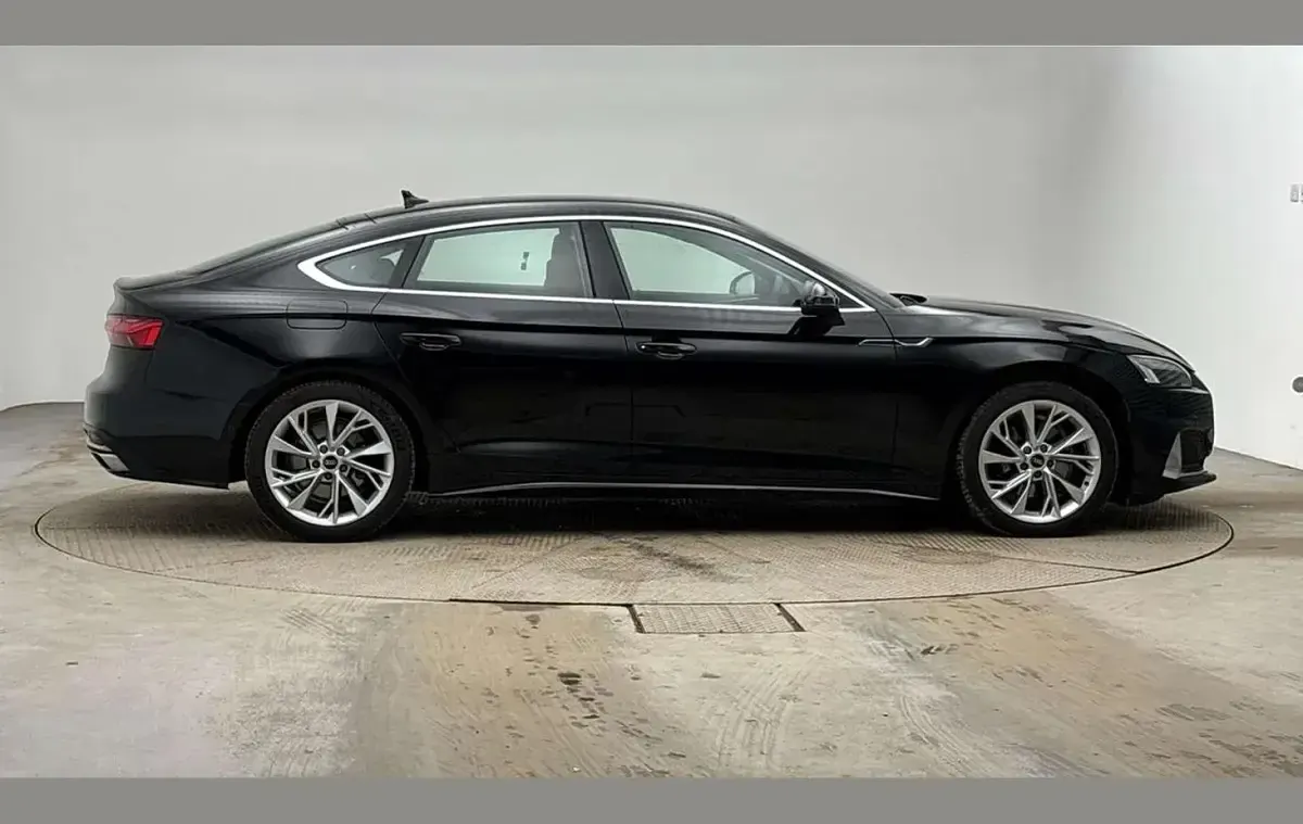 Usado Audi A5 Sport 147 CV (108 kW) 2024 Negro Utilitario