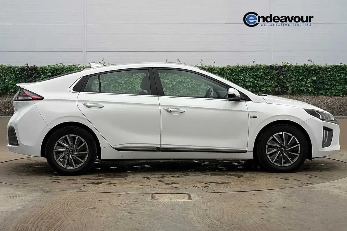 Used Hyundai Ioniq Premium 100 kW (136 HP) 2020 White Hatchback