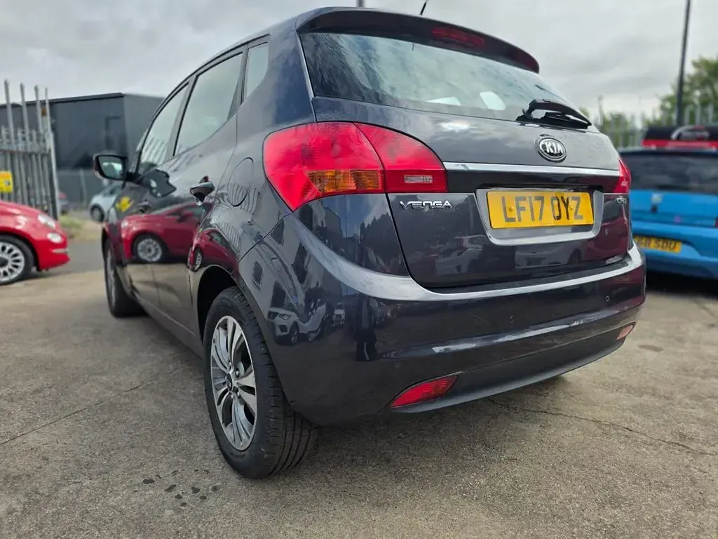 Used Kia Venga 128 HP (94 kW) 2017 Silver Hatchback