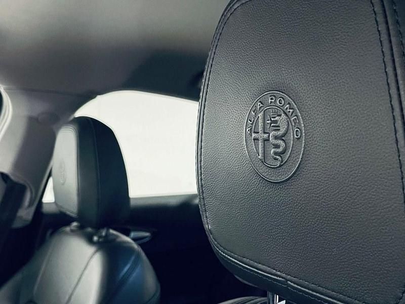 Used Alfa Romeo Giulia Saloon 150 HP (110 kW) 2019 Grey Sedan