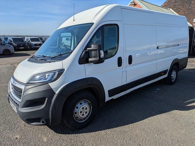 Used Peugeot Boxer 140 HP (102 kW) 2019 White Van