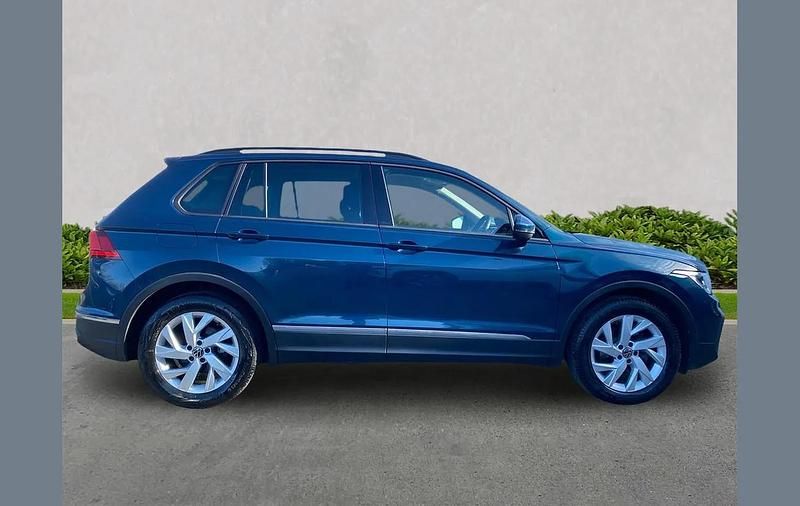 Usado VW Tiguan Life 150 CV (110 kW) 2021 Azul SUV