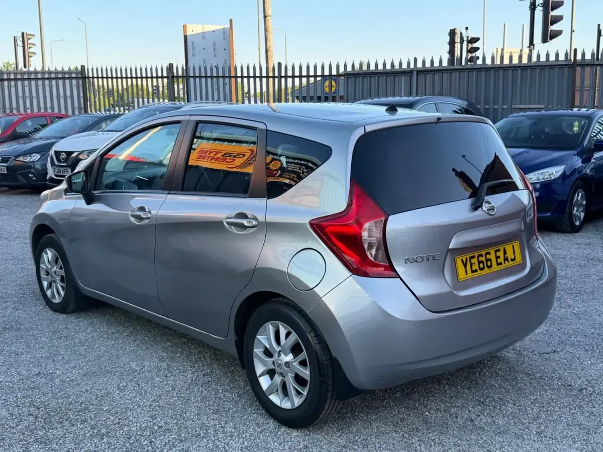 Używany Nissan Note Acenta 80 KM (58 kW) 2016 Srebrny Hatchback