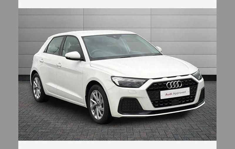Used Audi A1 Sport 95 HP (69 kW) 2021 White SUV