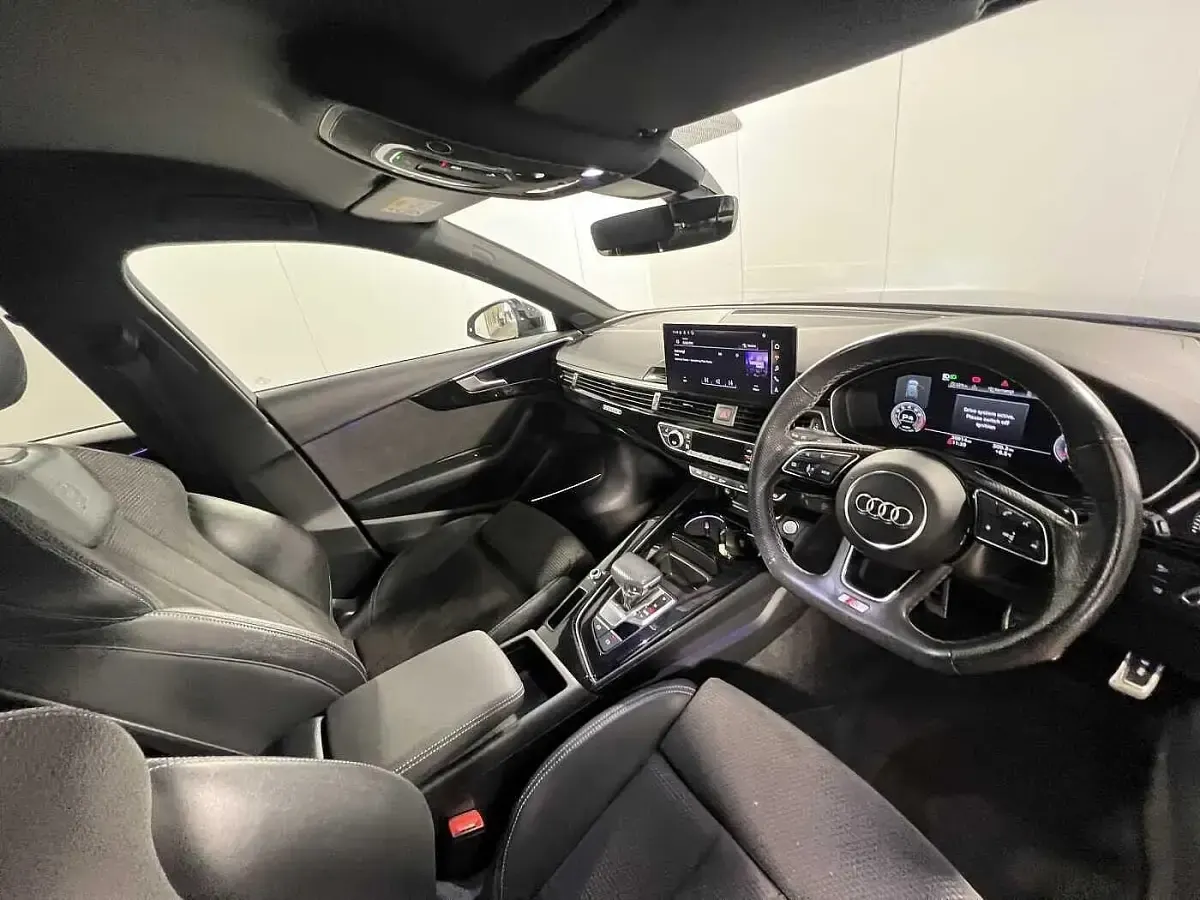 Używany Audi A4 Black Edition 265 KM (194 kW) 2021 Czarny Kombi