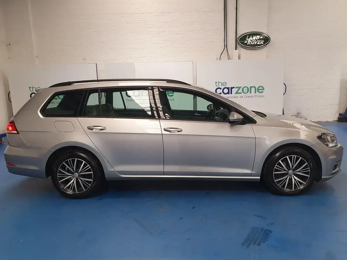 Used VW Golf VII SE 150 HP (110 kW) 2018 Silver Estate