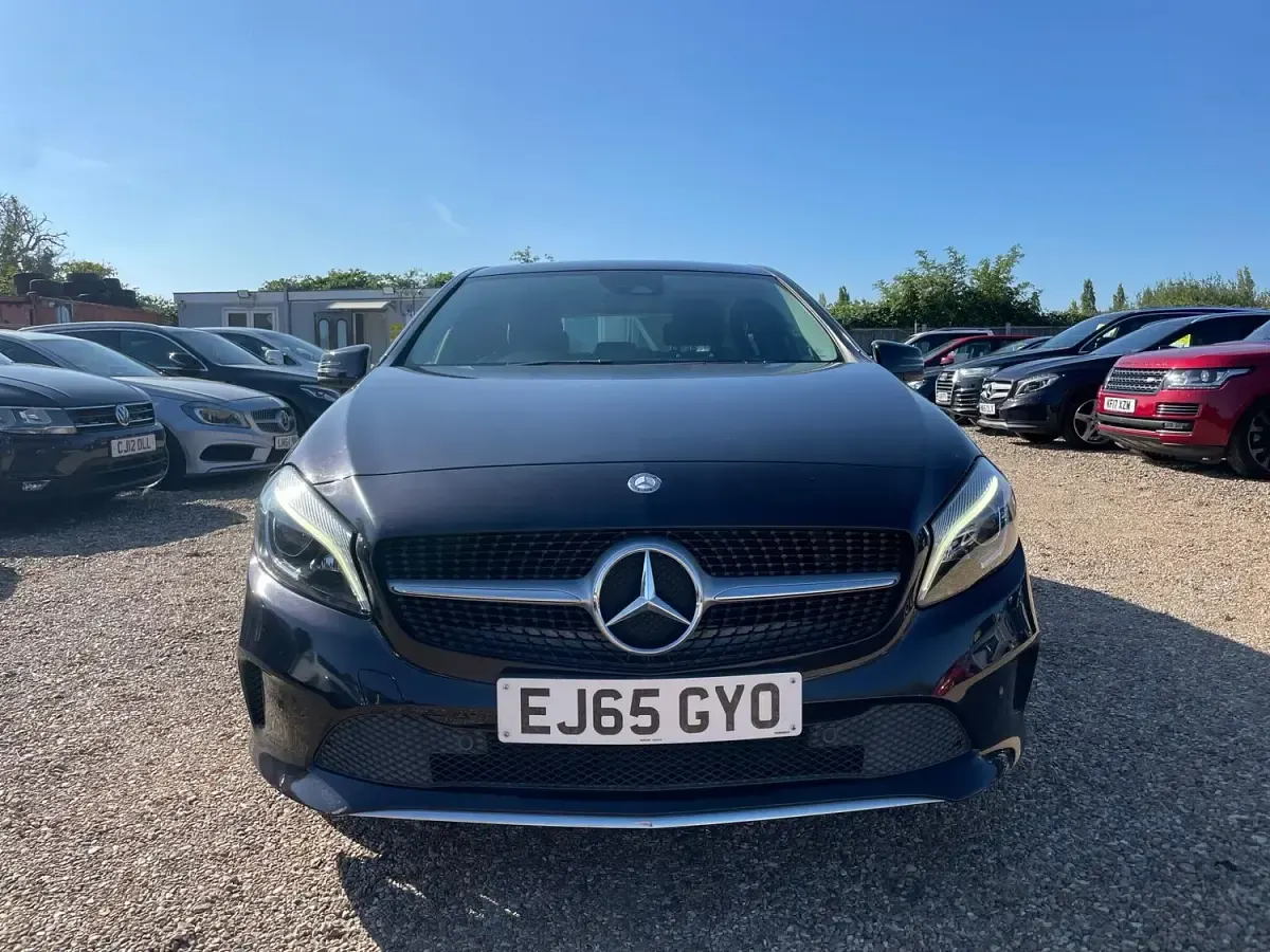 Used Mercedes A180 Premium 107 HP (78 kW) 2015 Mauve/purple Hatchback