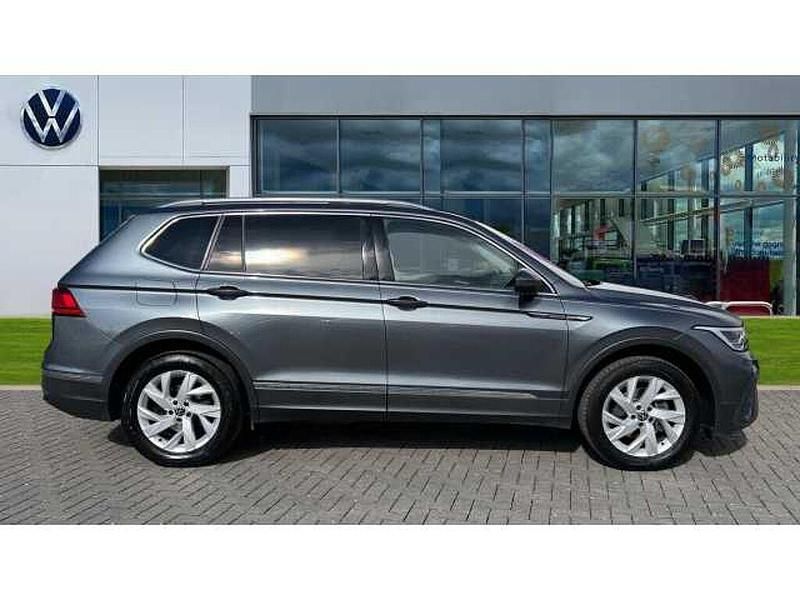 Used VW Tiguan Allspace Life 150 HP (110 kW) 2023 Platinum grey metallic SUV