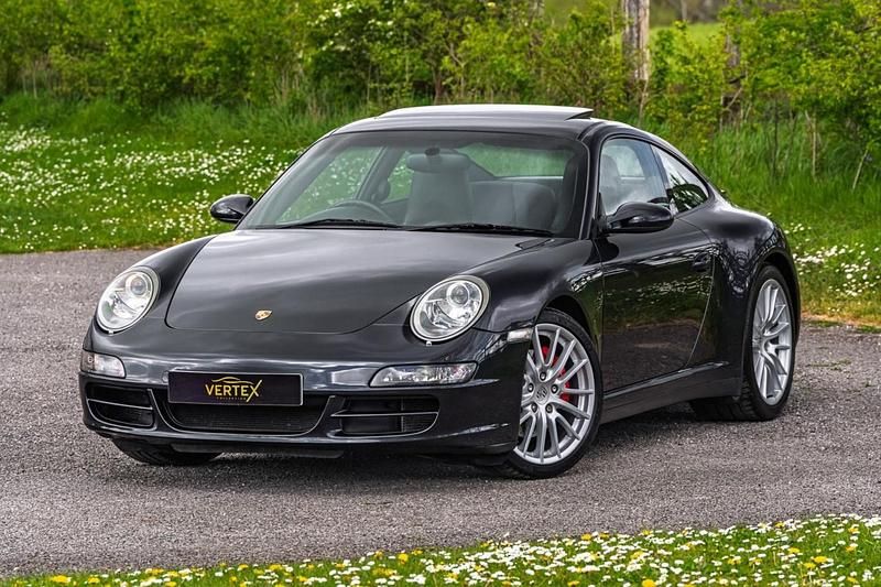 Begagnad Porsche 911 355 HK (261 kW) 2007 Grå Sportkupé