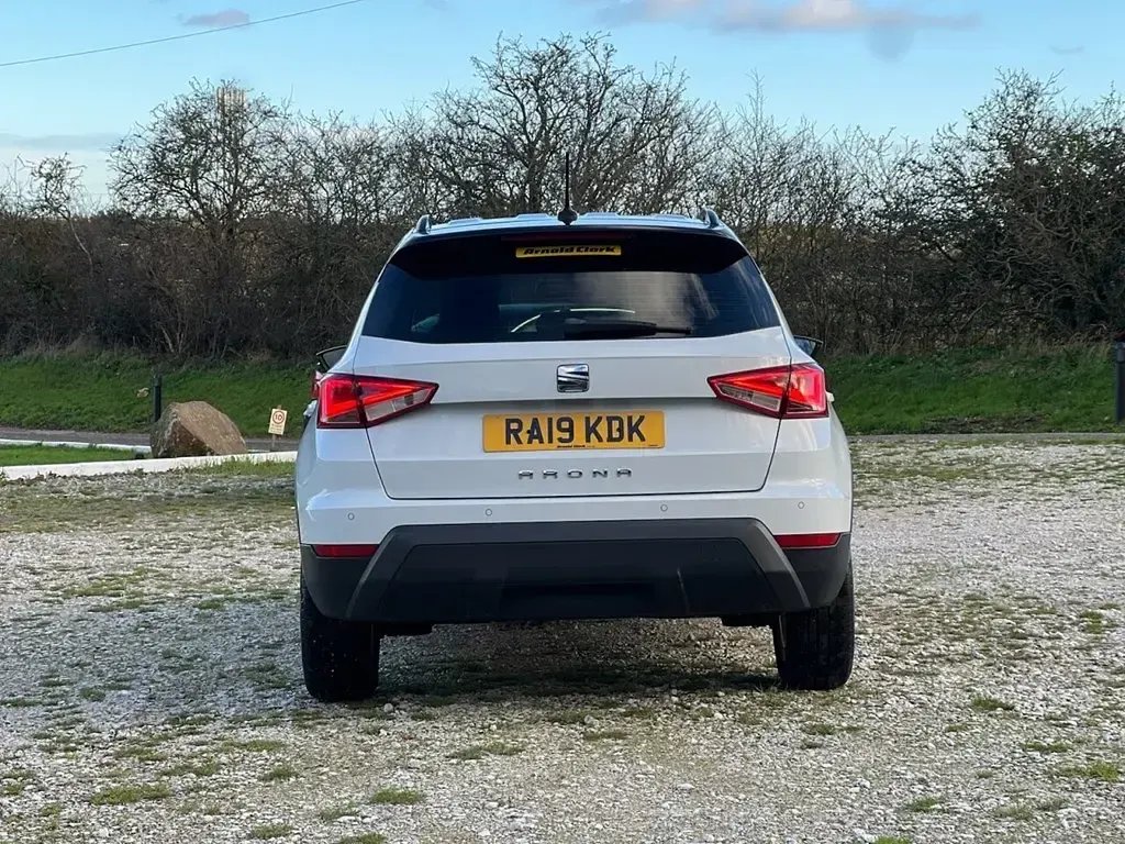Used Seat Arona SE Technology 95 HP (69 kW) 2019 White SUV