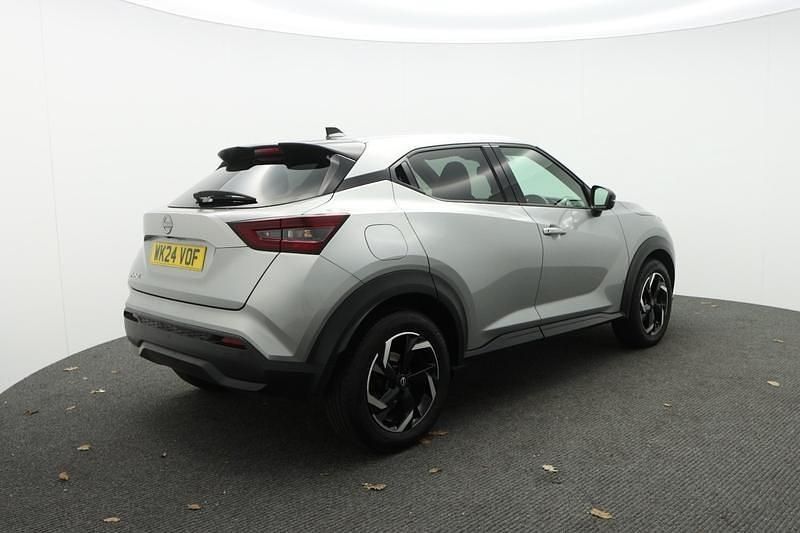 Usado Nissan Juke N-Connecta 114 HP (83 kW) 2024 Prateado SUV