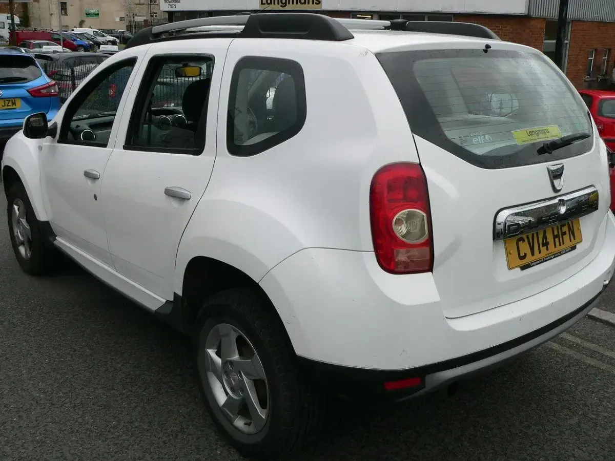 Used Dacia Duster Lauréate 2014 White SUV