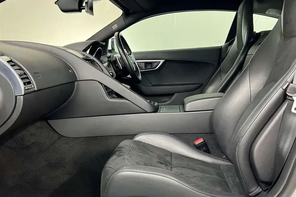 Usado Jaguar F-Type 300 HP (220 kW) 2017 Branco Coupé