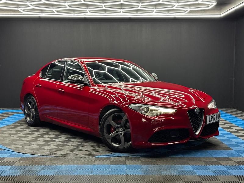Used Alfa Romeo Giulia Edizione Speciale 180 HP (132 kW) 2017 Red Sedan