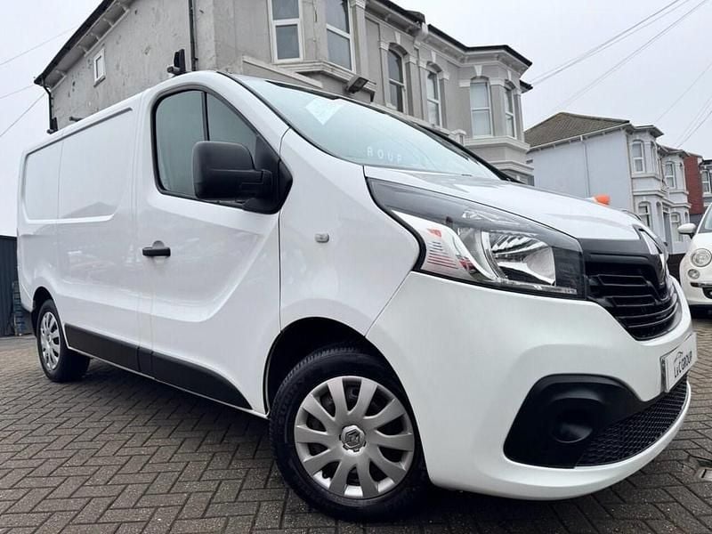 Used Renault Trafic Business 2015 White MPV