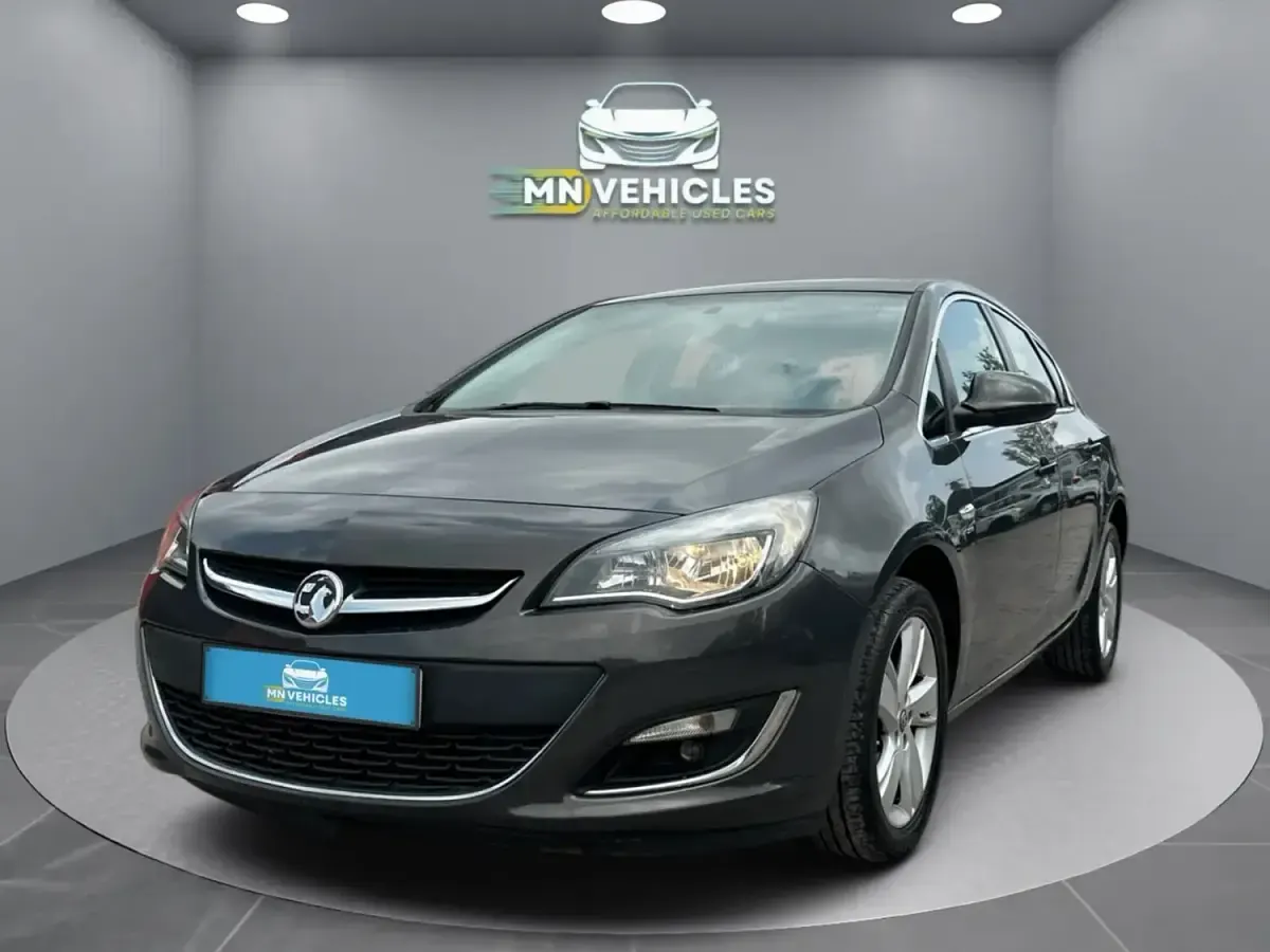 Used Vauxhall Astra SRi 99 HP (72 kW) 2015 Grey Hatchback