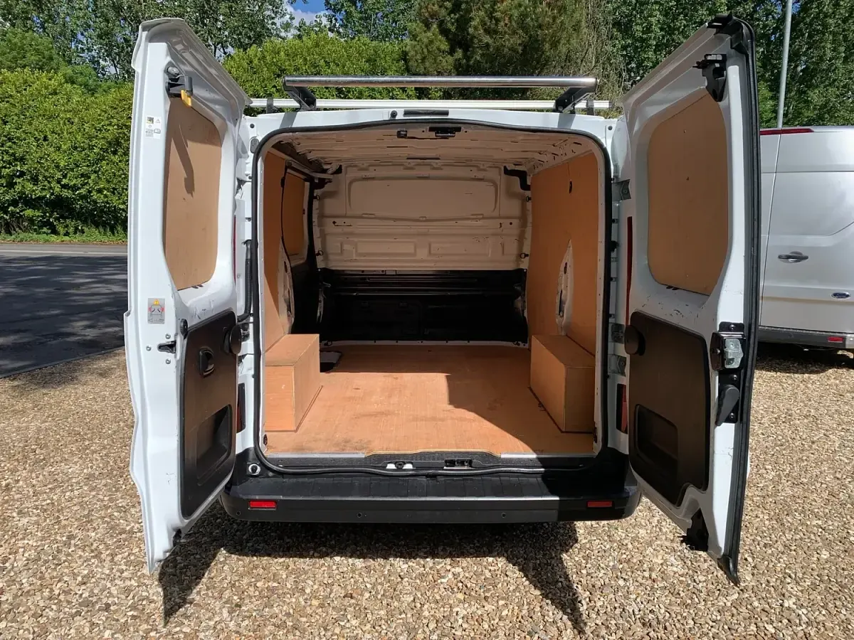 Used Renault Trafic Business 120 HP (88 kW) 2021 White MPV