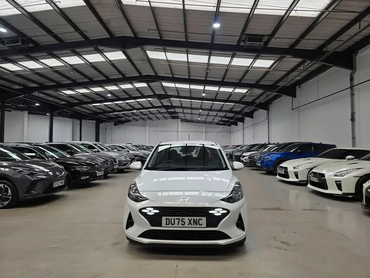 Used Hyundai i10 Advanced 63 HP (46 kW) 2025 White Hatchback
