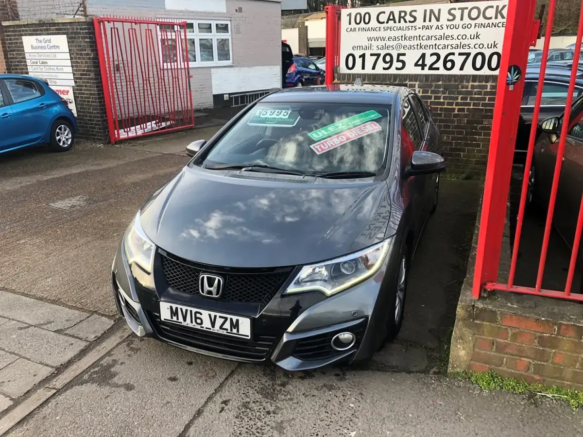 Begagnad Honda Civic SE Plus 120 HK (88 kW) 2016 Grå Halvkombi