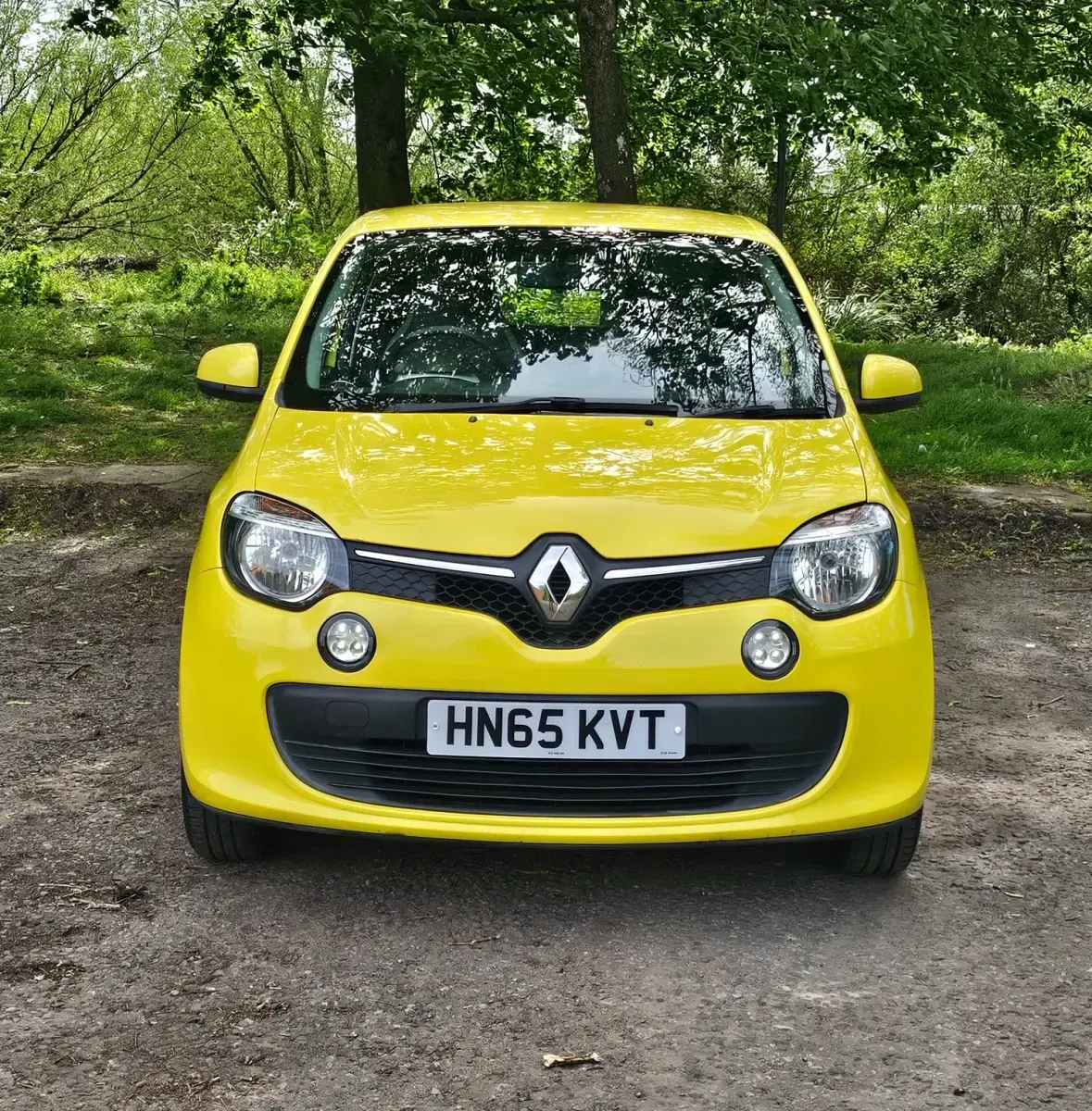 Usado Renault Twingo Play 70 HP (51 kW) 2015 Amarelo Citadino