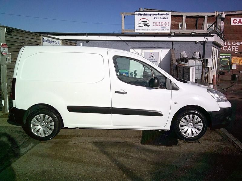 White Used 2015 Citroën Berlingo MPV | £3,995 (Fair price) - Image 1/4
