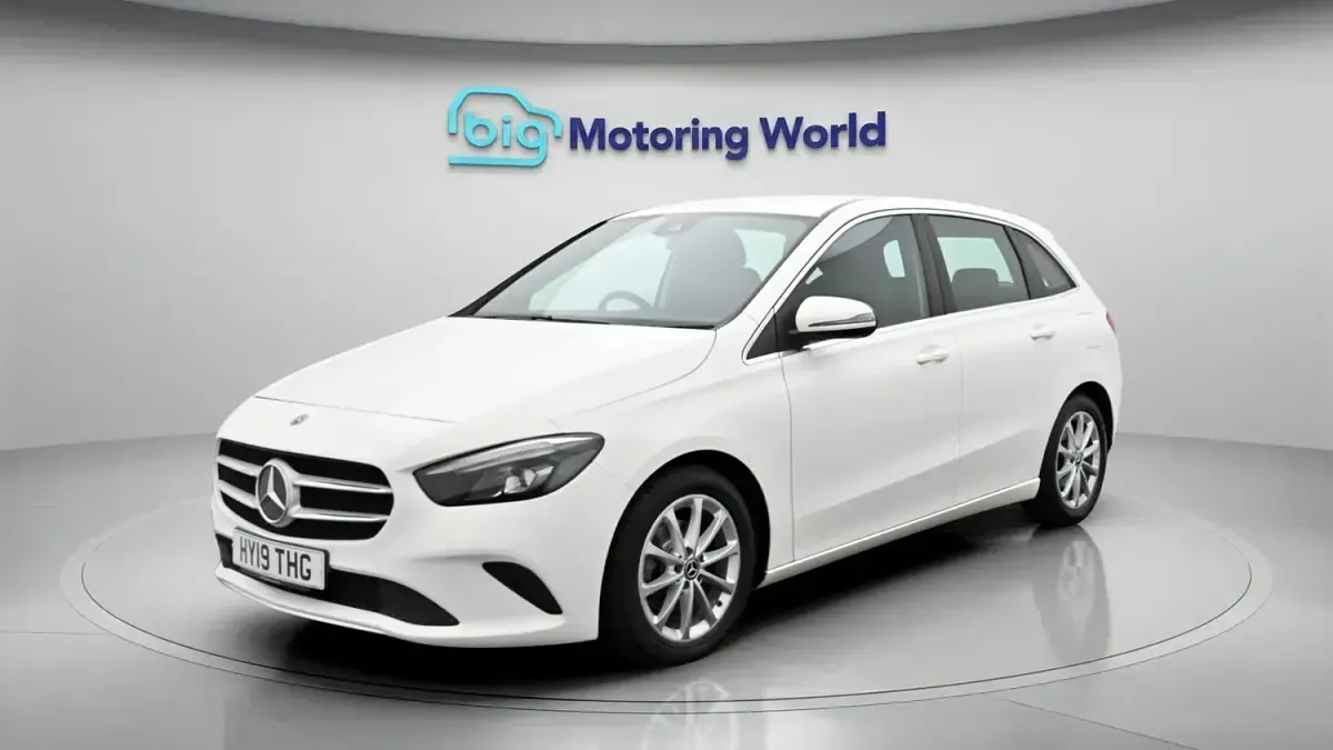 Used Mercedes B180 134 HP (98 kW) 2019 White Hatchback