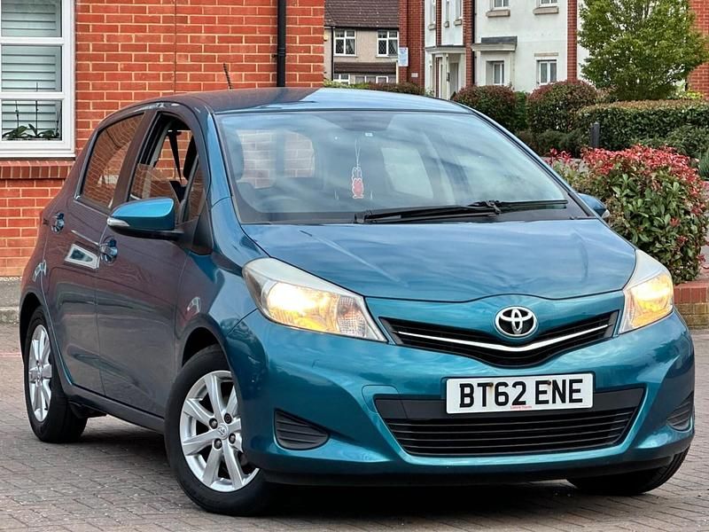 Turquoise Used 2013 Toyota Yaris Hatchback | £4,000 (Fair price) - Image 1/4