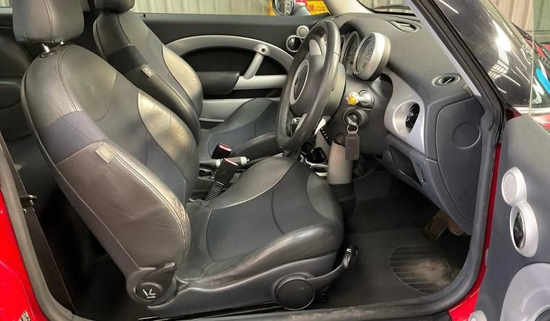 Used Mini Cooper Hatch 116 HP (85 kW) 2005 Red Hatchback