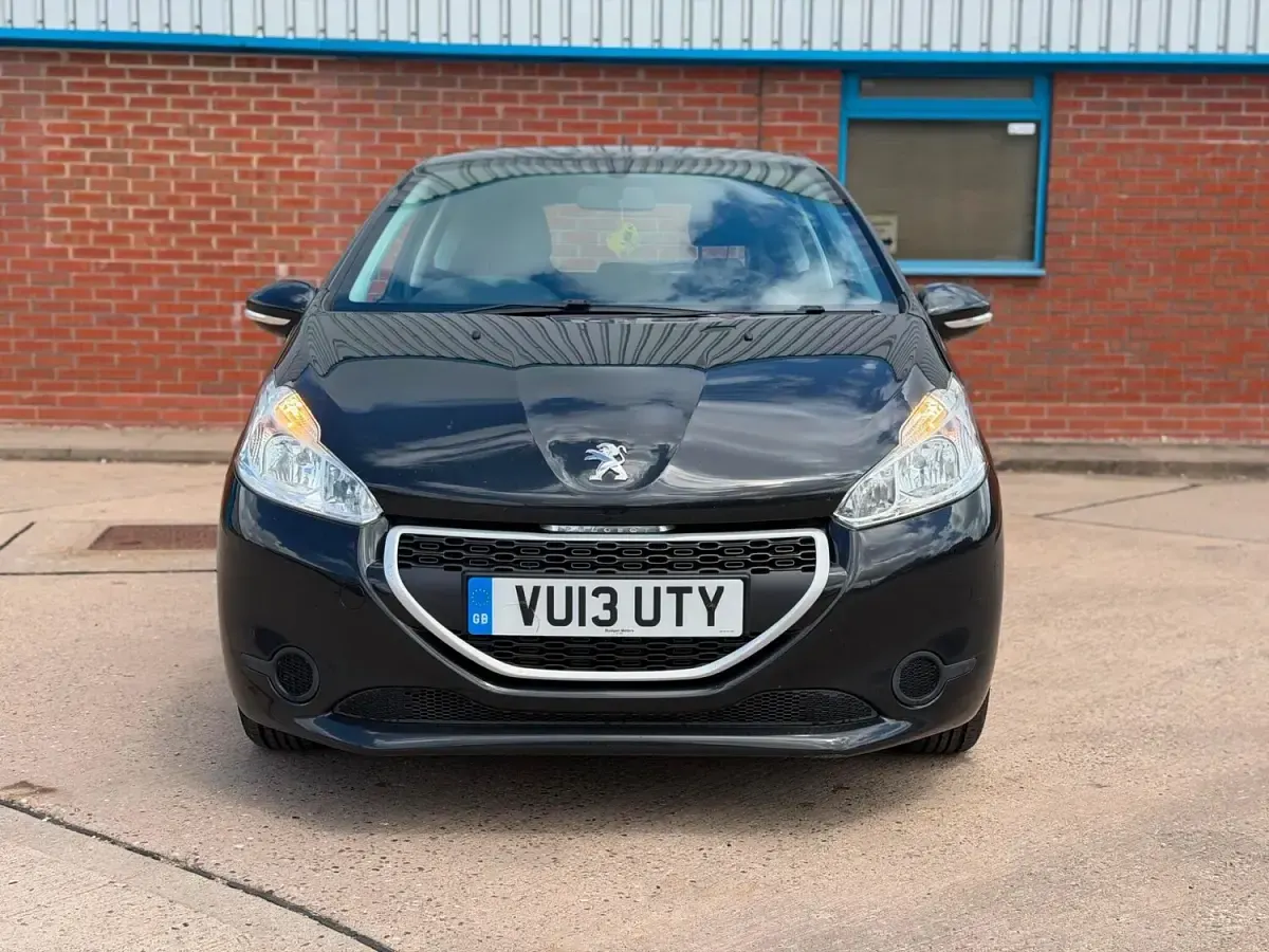 Used Peugeot 208 Access 68 HP (50 kW) 2013 Black Hatchback