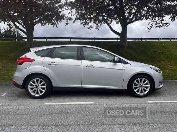 Used Ford Focus Titanium 125 HP (91 kW) 2015 Silver Hatchback