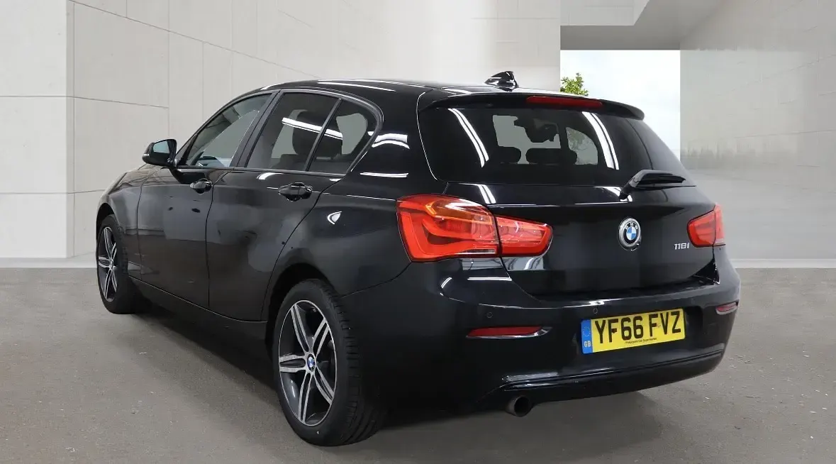 Used BMW 118 Sport Line 2016 Black Hatchback