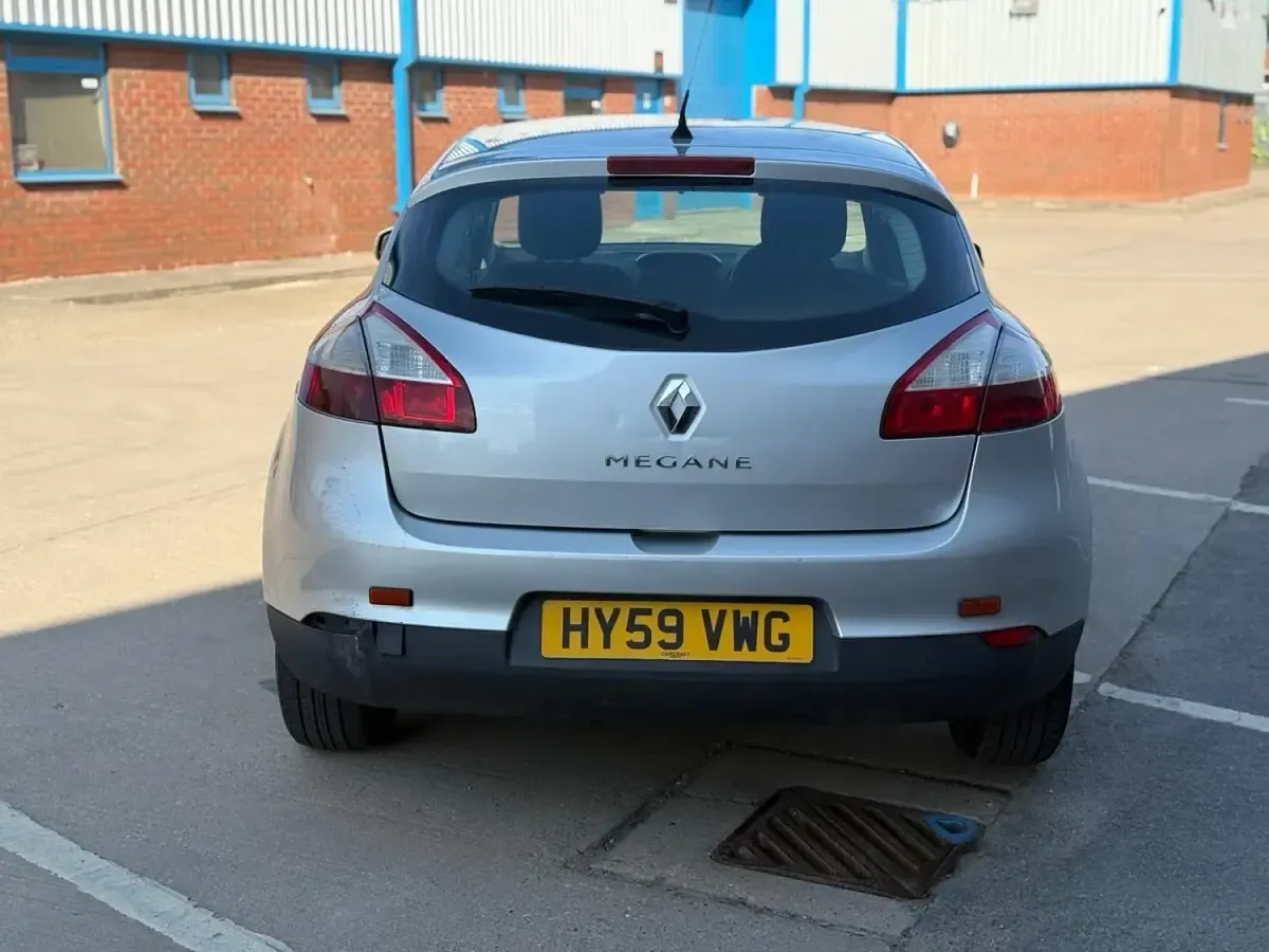 Używany Renault Mégane III Expression 110 KM (80 kW) 2010 Srebrny Hatchback