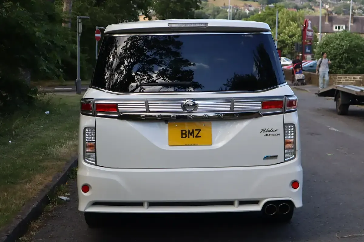 Used Nissan Elgrand Pack 2011 White MPV