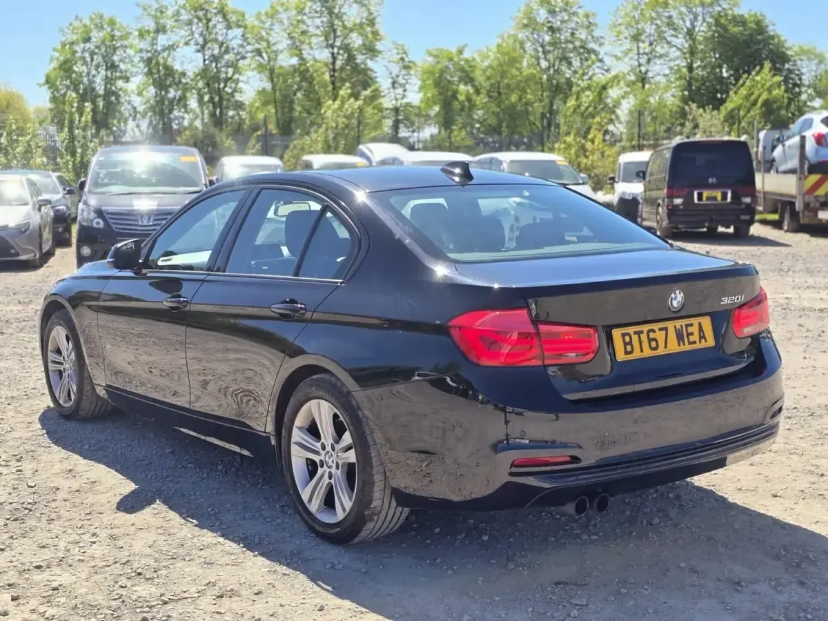 Begagnad BMW 320 Sport Line 184 HK (135 kW) 2017 Svart Sedan