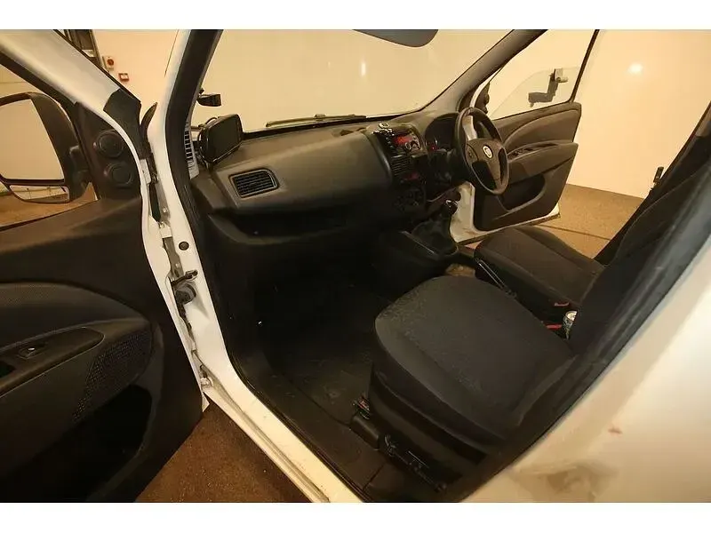 Używany Fiat Doblò 2021 Biały Minivan