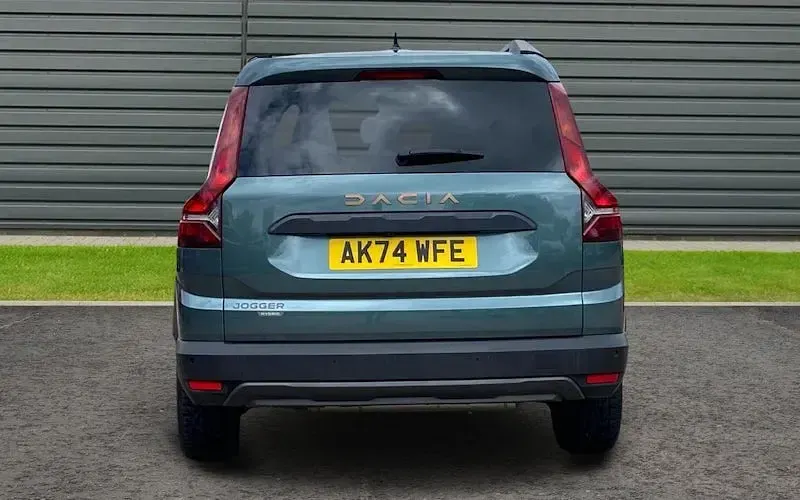 Used Dacia Jogger Extreme 141 HP (103 kW) 2024 Green MPV