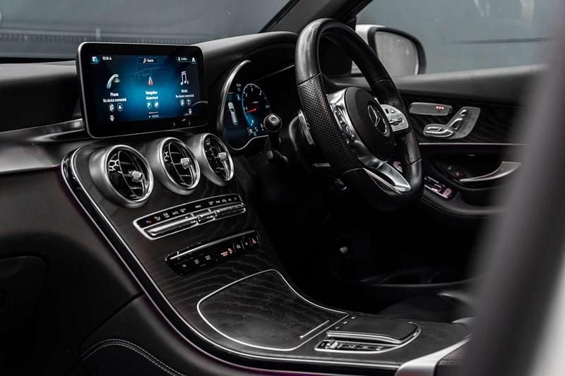 Used Mercedes GLC300 AMG Line Premium 245 HP (180 kW) 2021 White Estate