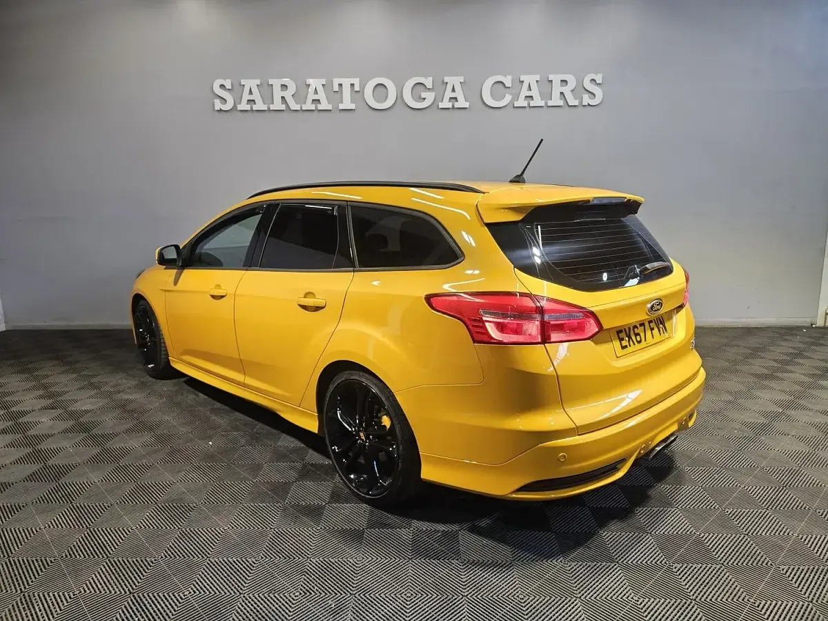 Used Ford Focus ST 250 HP (183 kW) 2017 Yellow Estate