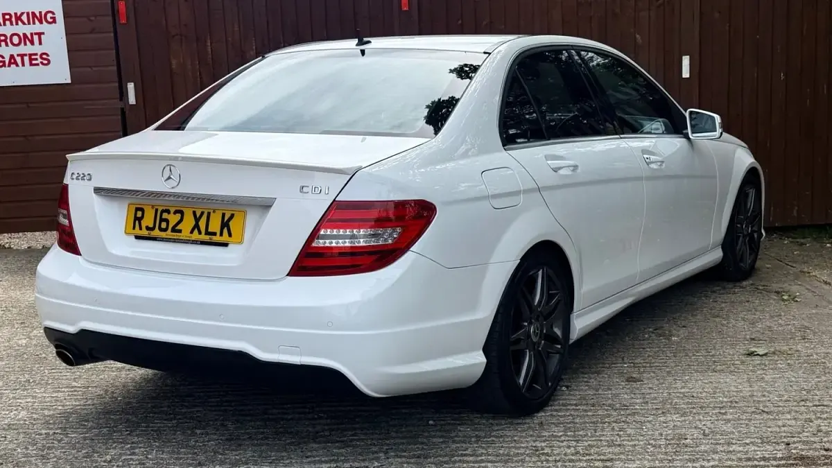 Used Mercedes C220 AMG 167 HP (122 kW) 2012 White Sedan